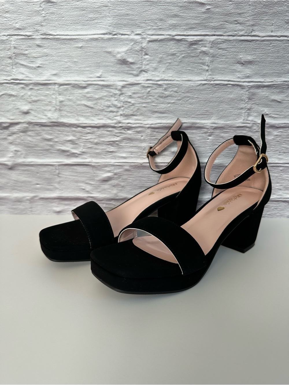 Girl’s black high heels